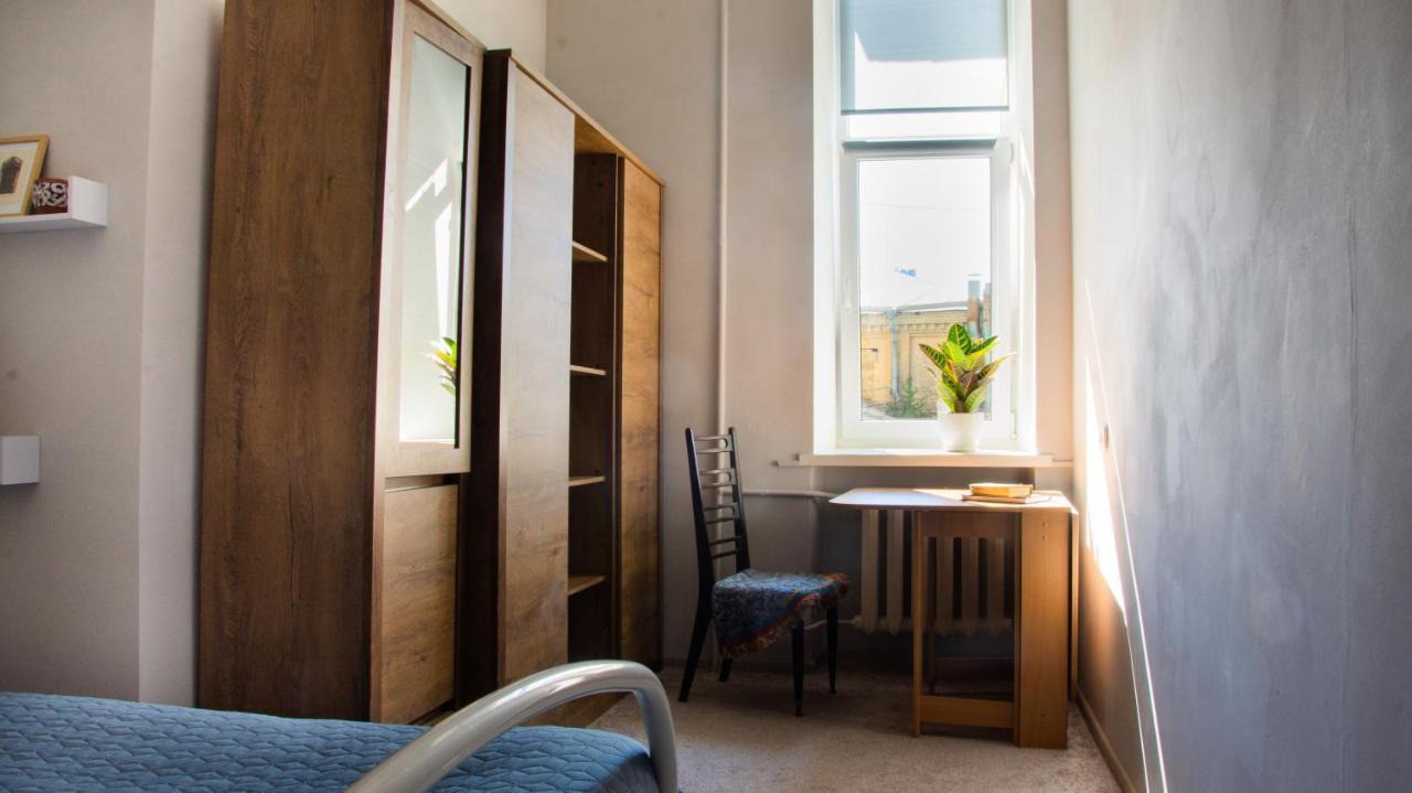 Entire 2-Bedroom Authentic Flat Киев Екстериор снимка