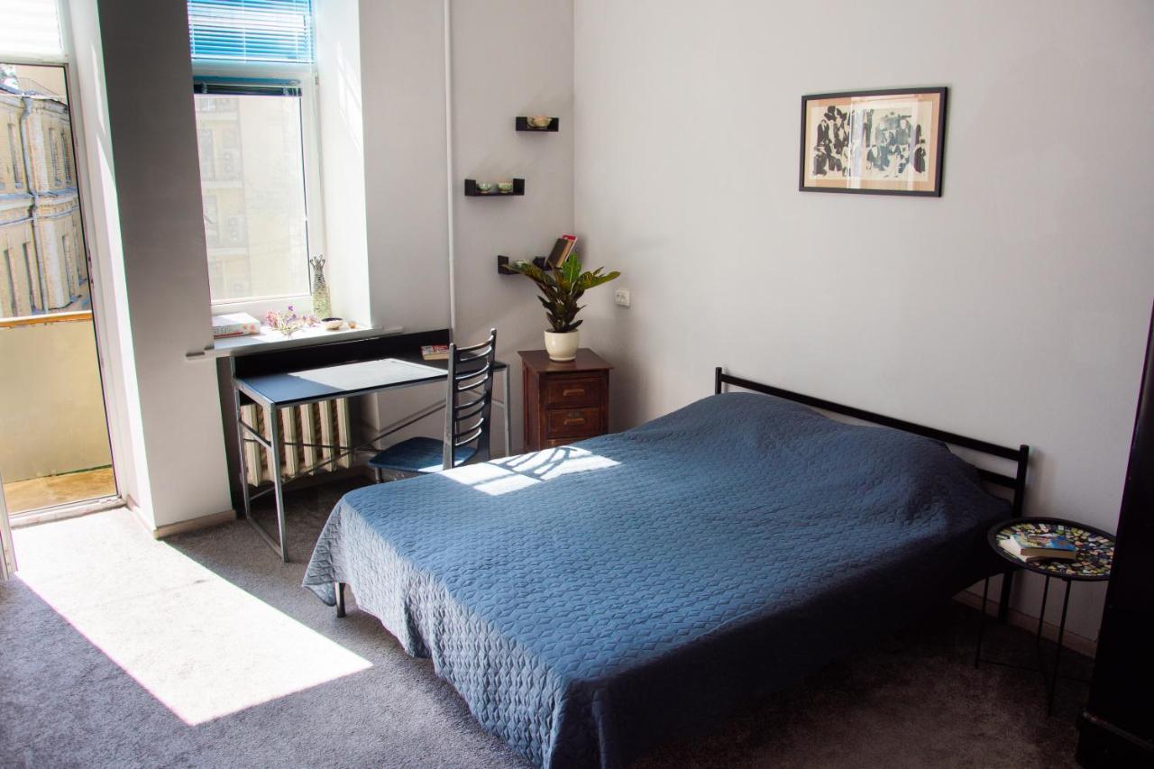 Entire 2-Bedroom Authentic Flat Киев Екстериор снимка