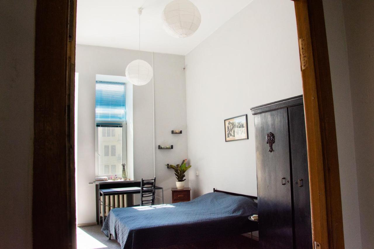 Entire 2-Bedroom Authentic Flat Киев Екстериор снимка