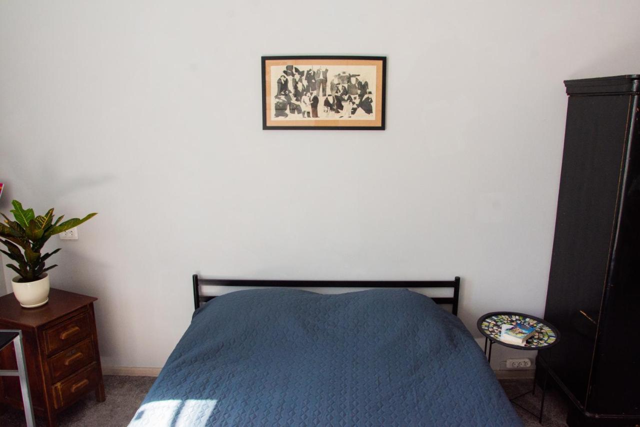Entire 2-Bedroom Authentic Flat Киев Екстериор снимка