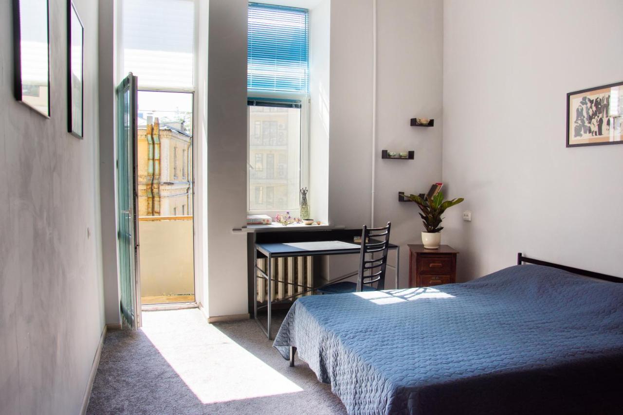 Entire 2-Bedroom Authentic Flat Киев Екстериор снимка