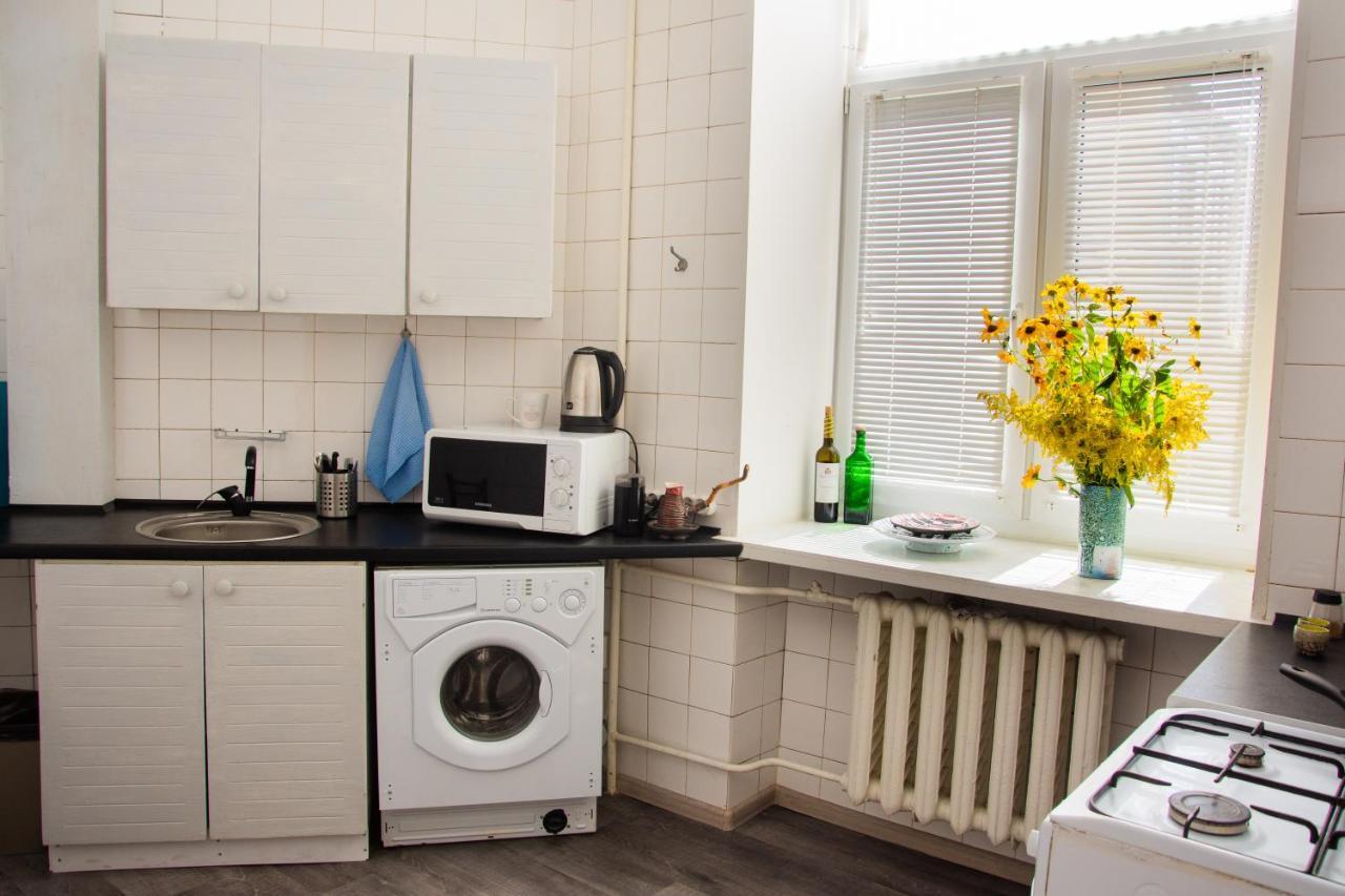 Entire 2-Bedroom Authentic Flat Киев Екстериор снимка