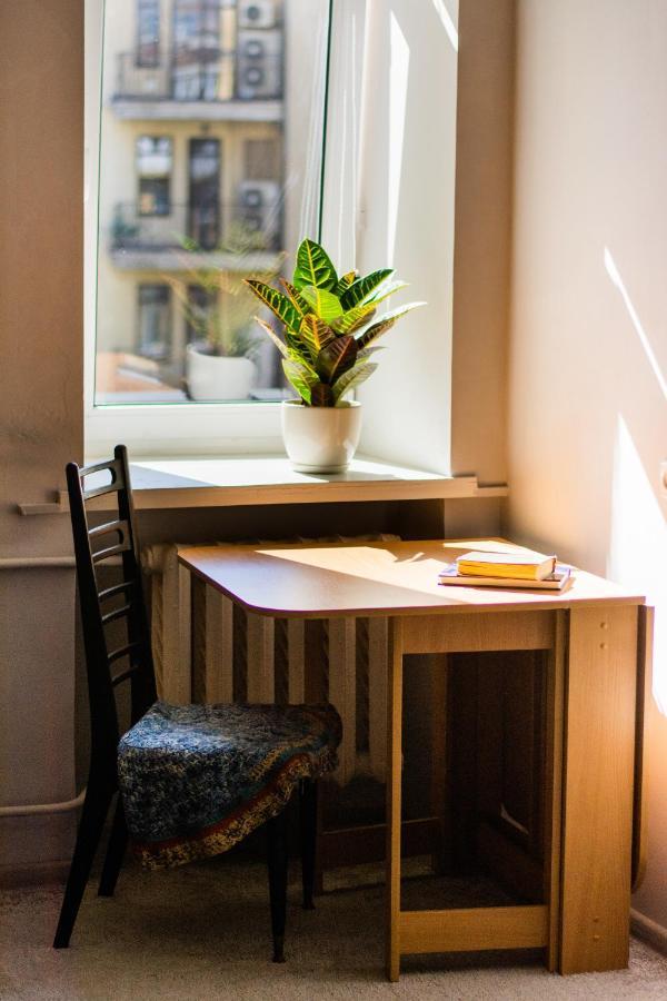 Entire 2-Bedroom Authentic Flat Киев Екстериор снимка